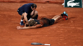 Az év meccse lehetett volna, erre mankóval ért véget Zverev Roland Garrosa