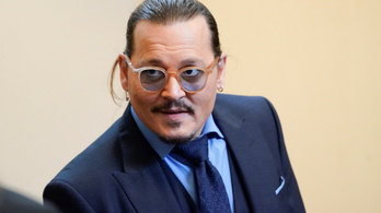 Johnny Depp vadember maradt a Dior divatház szerint