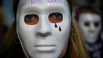 Nőellenes erőszak és gyilkosságok miatt tiltakoztak Argentínában