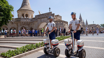 Biciklivel és elektromos önjárókkal járőrözik a rendőrség Budapesten
