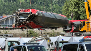 Öten meghaltak, negyven ember megsérült a bajorországi vonatbalesetben