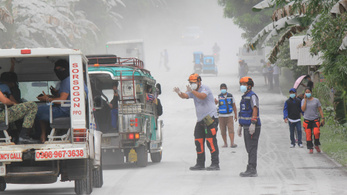 Kitört egy vulkán a Fülöp-szigeteken, a környékbeli települések lakóit evakuálták