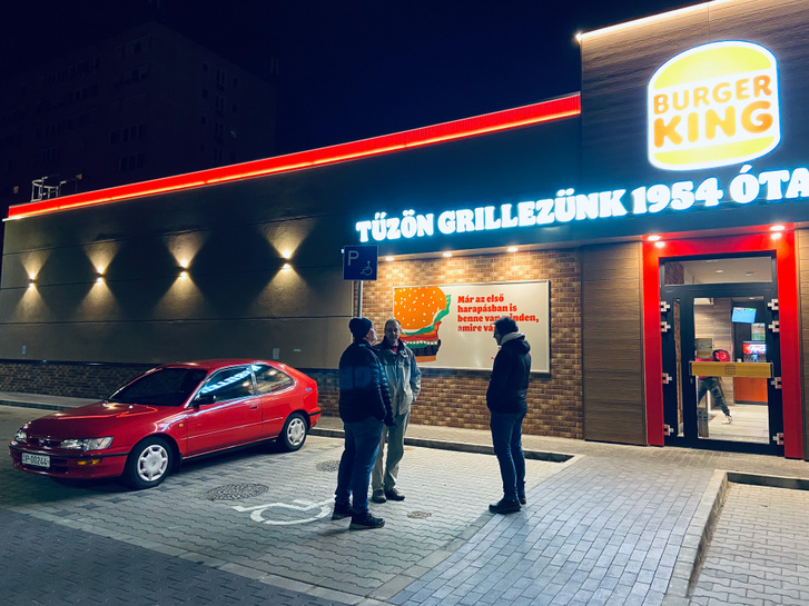Péntek esti Toyota Klub találkozó a Burger King parkolóban
