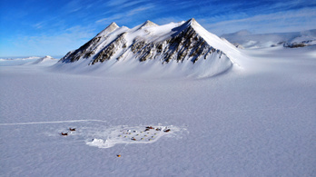 Először találtak mikroműanyagot friss hóban az Antarktiszon
