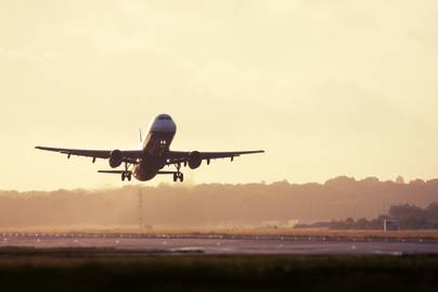 Eljárás indult a Ryanairrel szemben: a légitársaság megemelte a jegyárakat a kormány különadója miatt