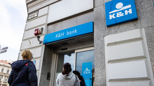 A K&H Bank is az ügyfelekre terheli az extraprofitadót