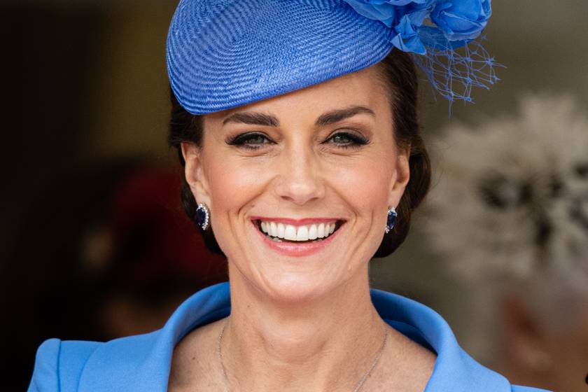 Katalin hercegné kék ruhában lopta el a show-t a királyi család ünnepségén: ilyen káprázatos volt az előkelőség