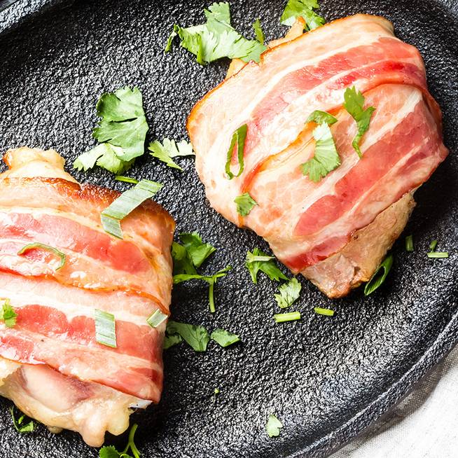 Baconnel körbetekert csirkecomb: így lesz igazán szaftos a hús