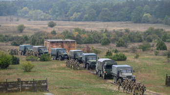 Újabb katonai menetoszlop halad át Magyarországon