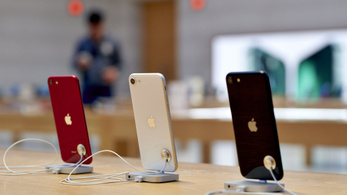 Direkt gyengítette telefonjait az Apple, súlyos árat fizethet érte