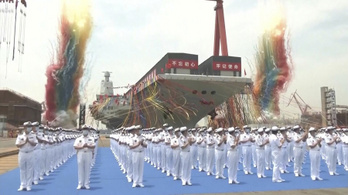 Átadták a kínai haditengerészet legfejlettebb repülőgép-hordozóját