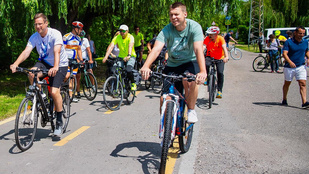 Átadták a Budapest-Balaton kerékpáros útvonal első szakaszát