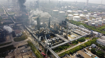 Lángokban áll Sanghaj petrolkémiai üzeme