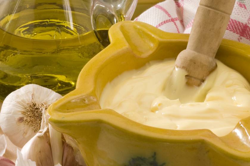 Krémes spanyol fokhagymaszósz, avagy aioli: házi majonéz az alapja
