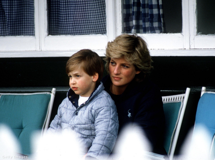 Diana hercegnő Vilmos herceggel az ölében 1987. május 17-én