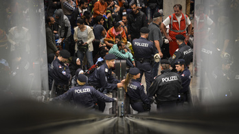 2015-ös állapotok uralkodnak az osztrák határon, rengeteg illegális bevándorló érkezik