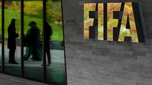 A FIFA is felülvizsgálja a transzneműekre vonatkozó szabályokat