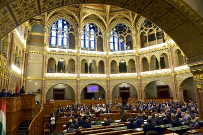 Rendkívüli ülés: így döntött a parlament a globális minimumadó bevezetésével kapcsolatban