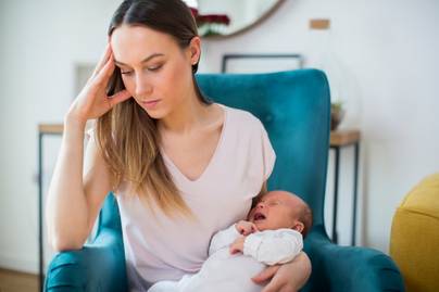 „Mi lenne, ha odaadnám valakinek a babámat?” - A szülés utáni depresszió egy édesanya és a pszichiáter szemével