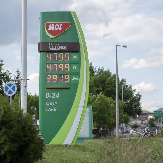 Korlátozzák a benzinvásárlást: ennyi benzint lehet mostantól vásárolni a Mol-kutakon