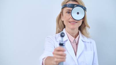 Mire való az a lyukas fémeszköz, amivel az orvosok kémlelnek a vizsgálaton?