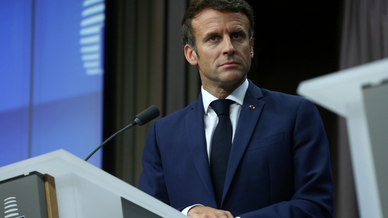 Új, cselekvő kormányt akar Emmanuel Macron