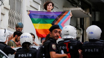Könnygázzal és vízágyúval vetett véget a Pride felvonulásnak a török rendőrség