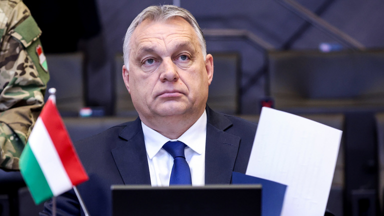 Puzsér Róbert: Miért nem koronázzák királlyá Orbán Viktort?