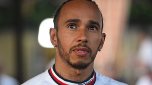 Elítéli az F1 a háromszoros vb-győztest, aki rasszista megjegyzést tett Hamiltonra
