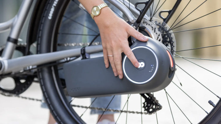 A bicikli hátsó féktárcsáját hajtja egy új e-bike átalakító szett