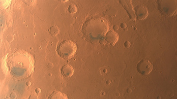 Sosem látott képeken az 1300-szor megkerült Mars vörös dűnéi és kráterei