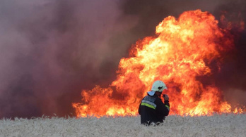 Elrettentő fotókon mutatja be a katasztrófavédelem, hogyan lángolnak a magyar mezők