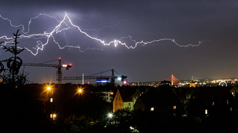 Pusztító vihar Lengyelországban: 46 ezer háztartás maradt áram nélkül
