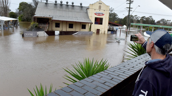 Heves esőzések, áradások, kiöntött folyók – vészhelyzetet hirdettek Sydney-ben