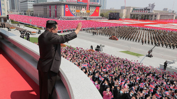 Katonai parádén szabadulhatott el a vírus Észak-Koreában
