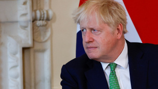Károly herceg szerint is visszataszító Boris Johnson menedékkérőket deportáló terve