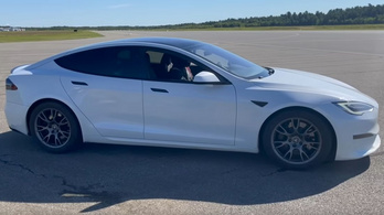 Majdnem 350-nel száguldott a Tesla Model S Plaid