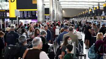 Teljes a reptéri káosz: a British Airways 105 ezer utas járatát törli