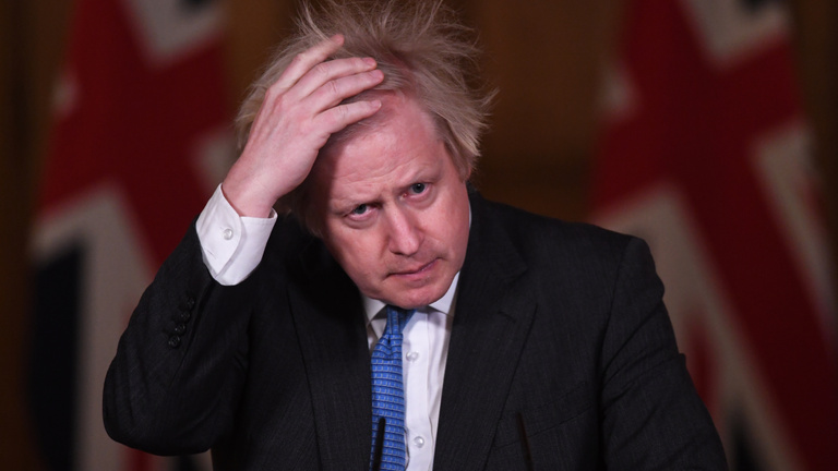 Lemond Boris Johnson a Konzervatív Párt éléről, ügyvezető kormányfő marad