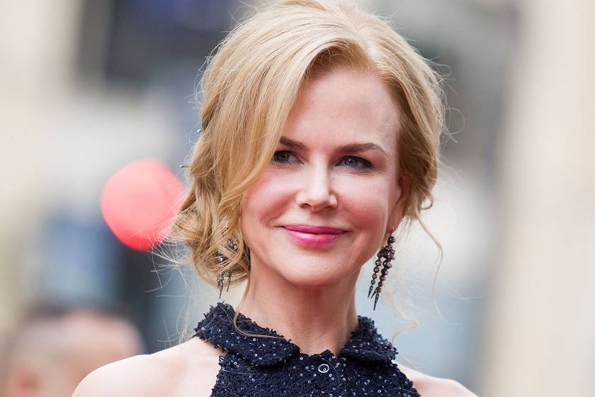 Nicole Kidman csillogó miniruhában afterpartizott a párizsi divathéten: az 55 éves sztár ilyen dögös volt