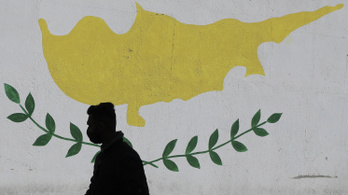 Cipruson újra kötelezővé teszik a beltéri maszkviselést