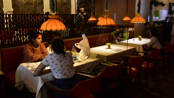 Indiában betiltották az éttermi szervizdíjat