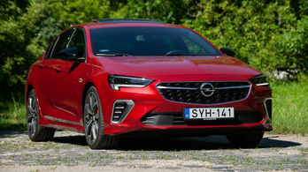 Teszt: Opel Insignia GSi 2.0 Turbo 4x4 – 2022.