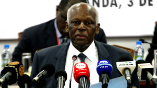 Meghalt a volt angolai elnök