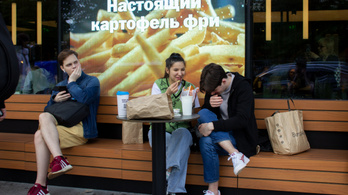 A penészes burgerek után a sült krumpli is eltűnik a McDonald’s helyén nyíló orosz éttermekből