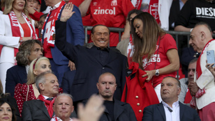 Köztársasági elnök ugyan nem lett, mégis visszatért a csúcsra Berlusconi