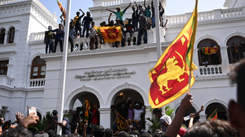 Srí Lanka megbízott elnöke rendkívüli állapotot hirdetett, megrohamozták rezidenciáját
