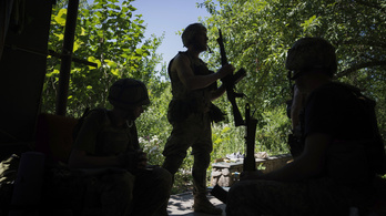 Ukrajnából kicsempészett háborús fegyverek garmadáját találták meg Rajkán