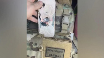 Így élte túl – videón az ukrán katona golyóálló almás telefonja