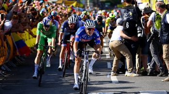 Az összetett éllovasa bukott a 15. szakaszon, belga kerékpáros nyerte az etapot